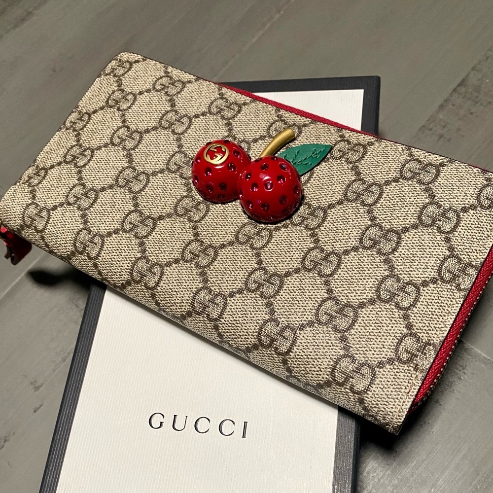 GUCCI cherry 🍒 wallet. Excellent condition